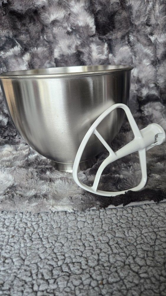 Kitchen Aid Bowl + Mixer (4.5 Qt)