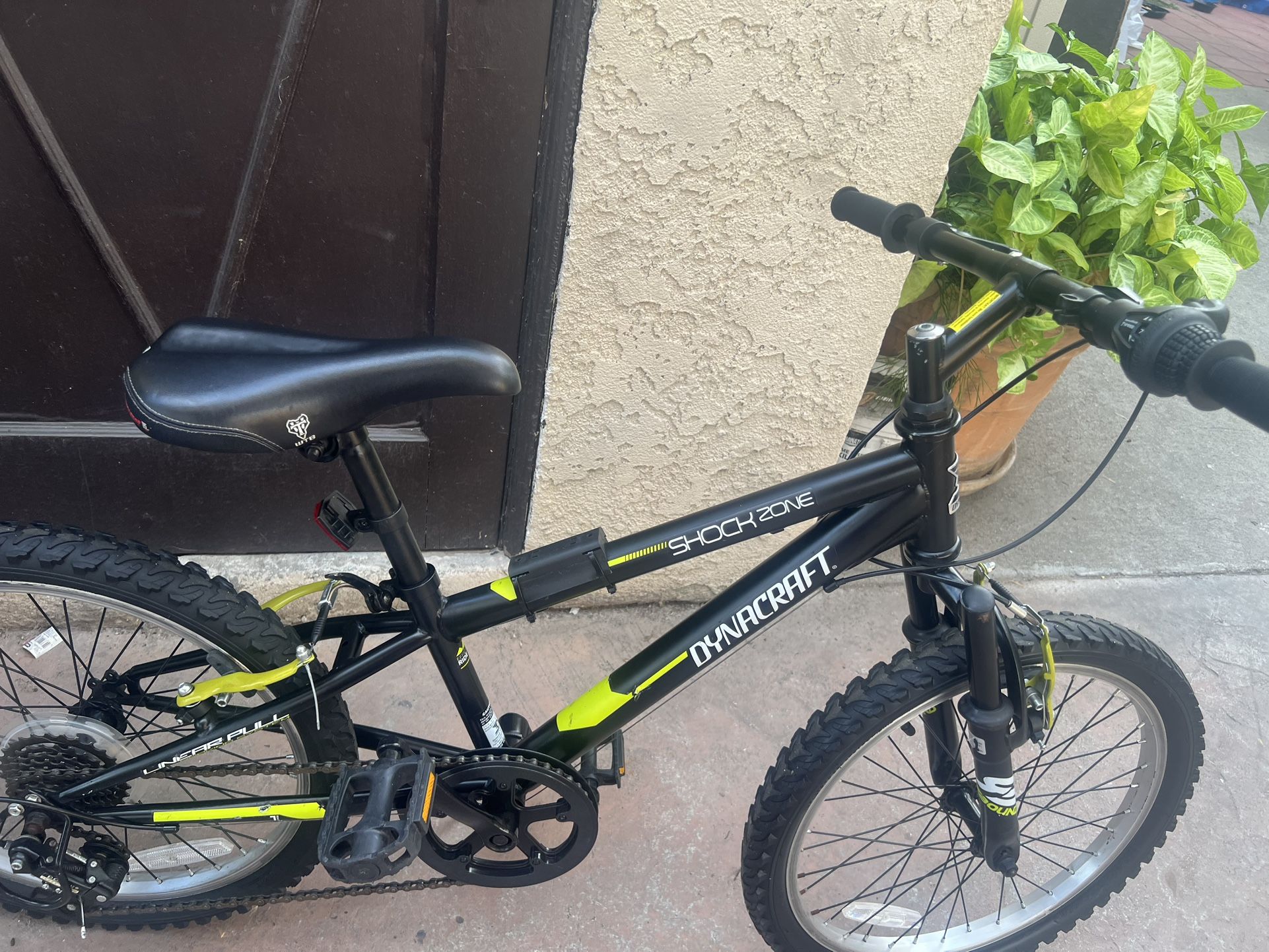 Shock Zone Dynacraft Mountain Bike, 20” Tire Size