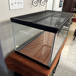 Lg. Glass Aquarium With Folding Mesh Top
