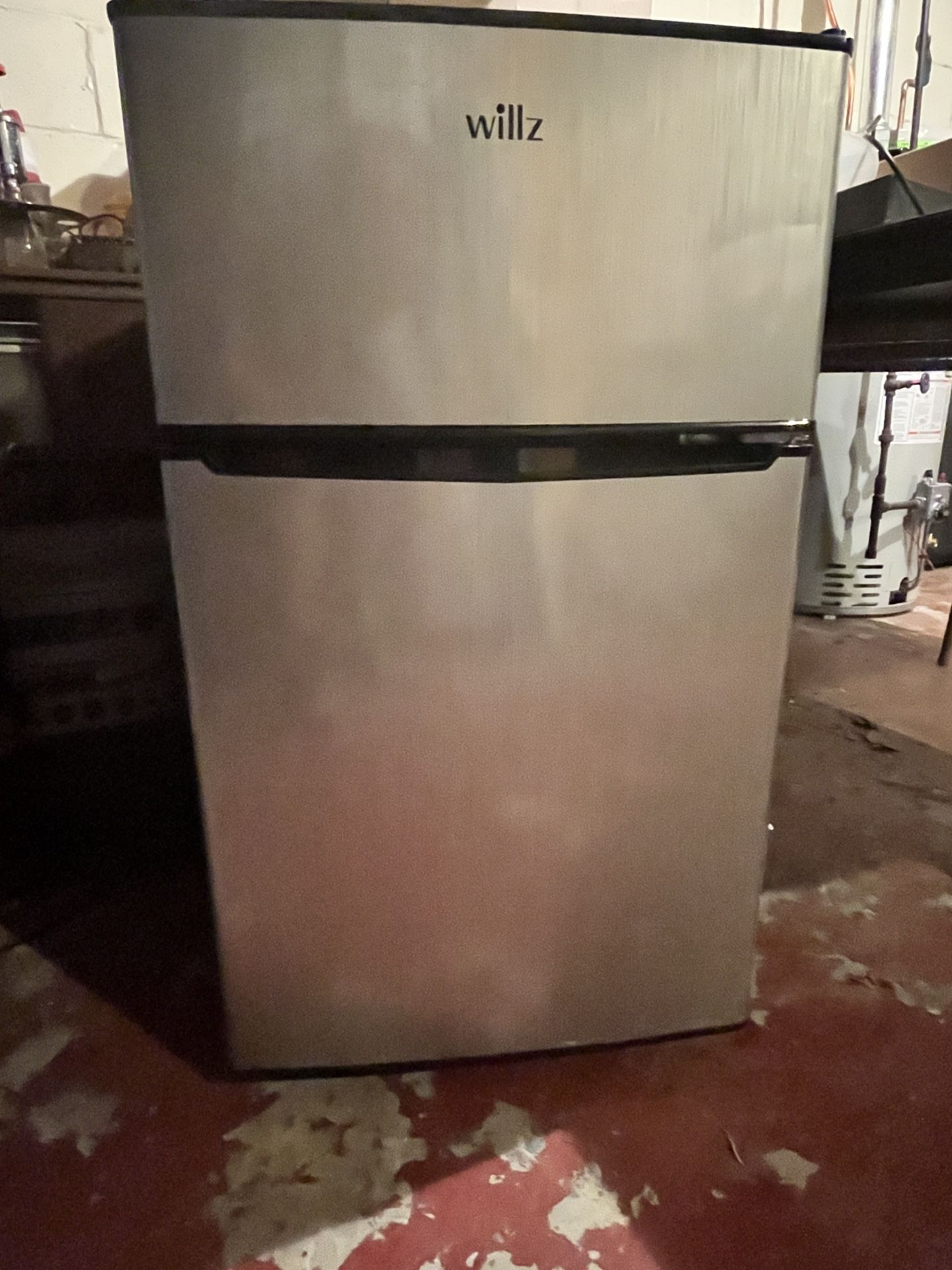 Mini fridge