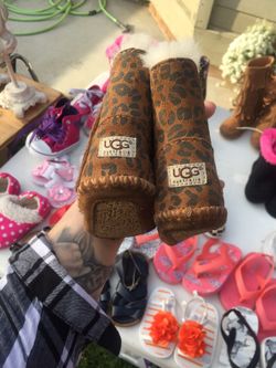 Toddler uggs size 5