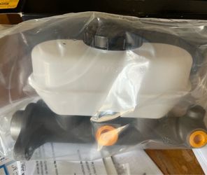 Brake Master Cylinder. Ford Bronco 87-96