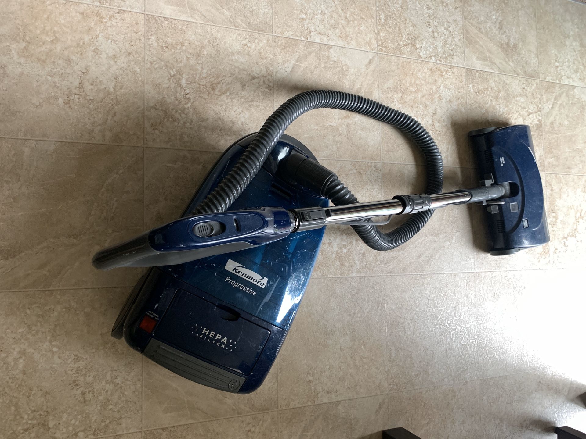 Kenmore progressive whisper belt canister vacuum for Sale in Bremerton