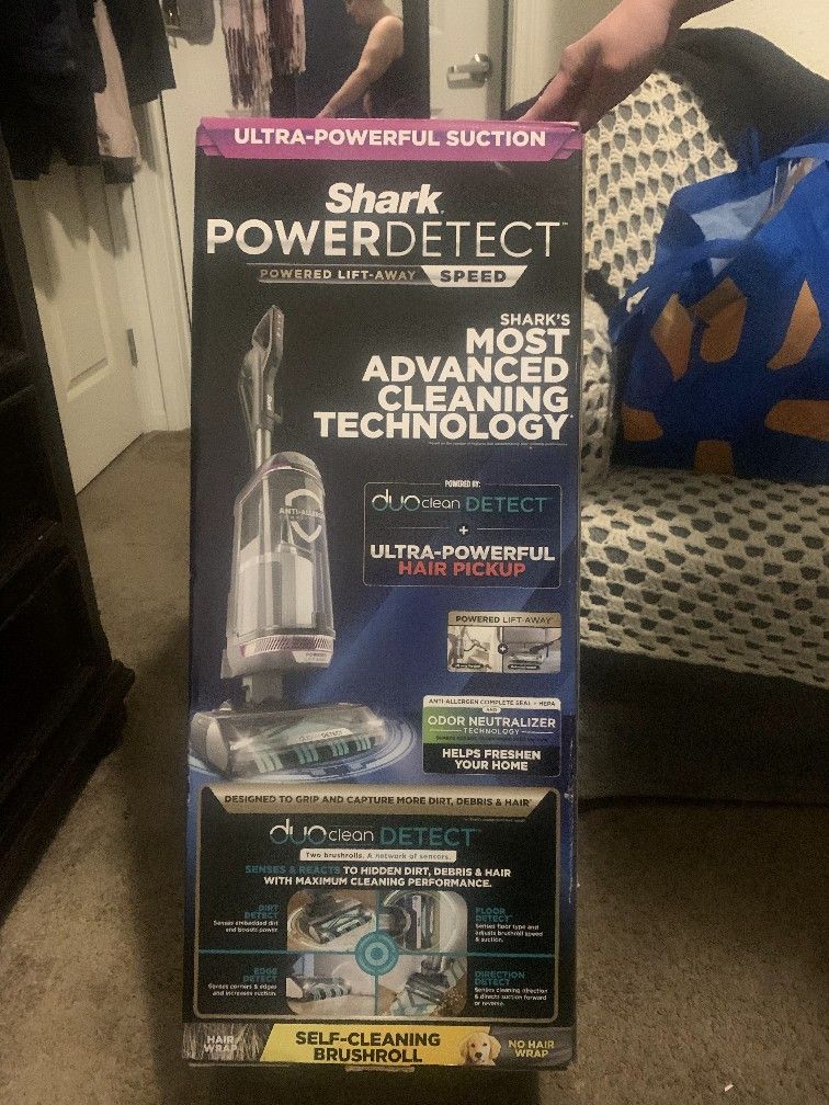 Shark PowerDetect Upright Vacuum
with DuoClean Detect Technology &
Self-Cleaning Brushroll