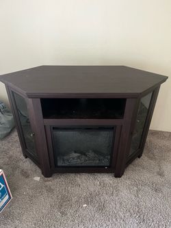 Shelf/fireplace/entertainment center