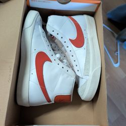 Nike Blazers Women's 7 - Mint Condition 