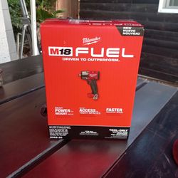Milwaukee M18 FUEL 1/2" Mid-Torque Impact Wrench w/ Friction Ring