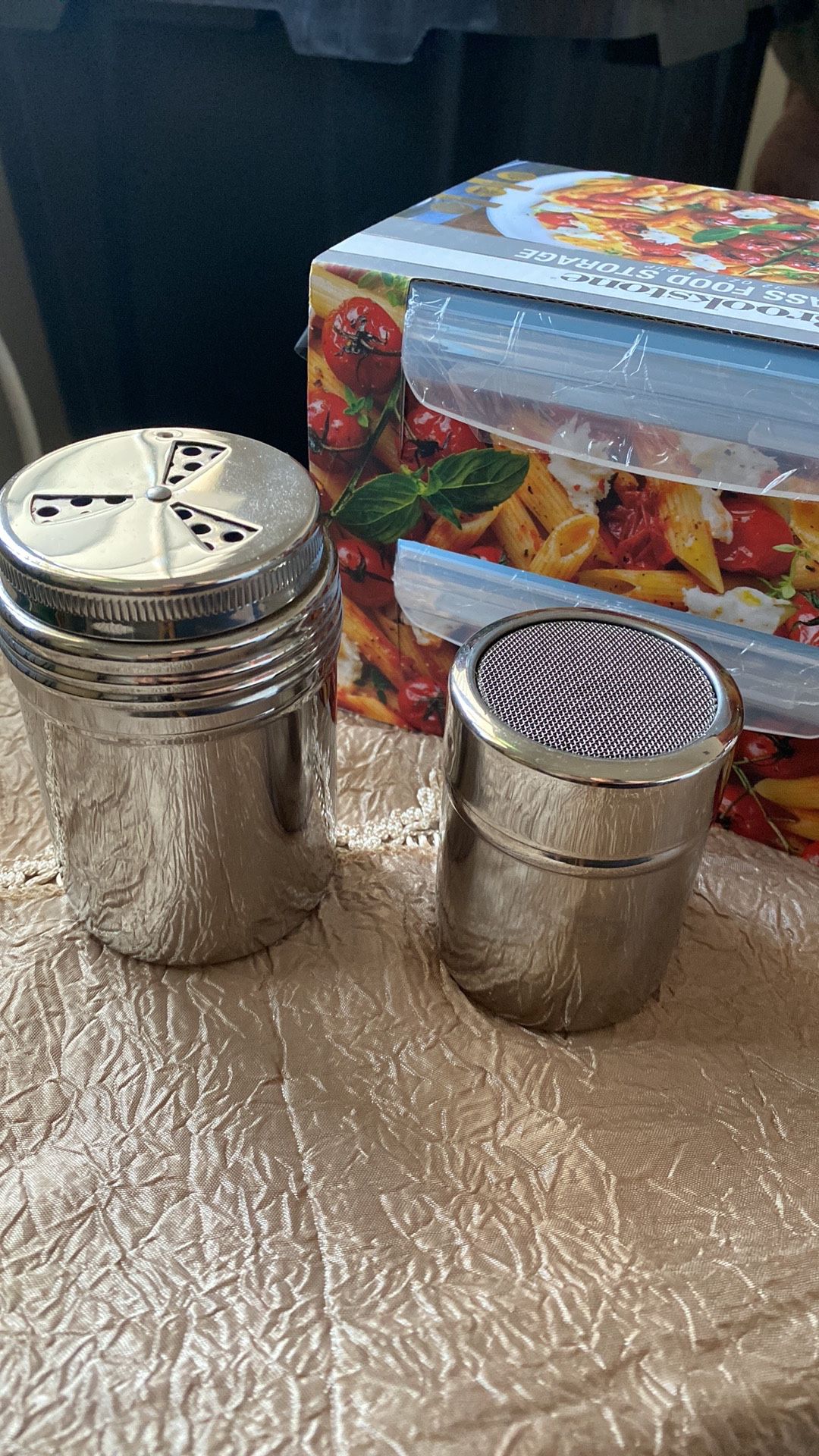 GLASS FOOD STORAGE & STAINLESS STEEL SHAKERS