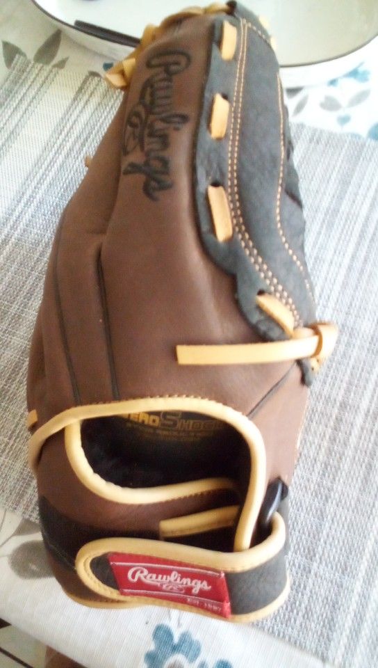Rawlings Baseball Glove - New