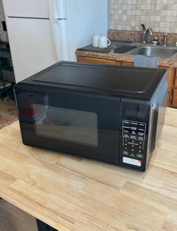 Like New Walmart Microwave 1.1 Cubic Feet Clean