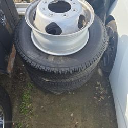 ---Wheels And Tires 2015 3500  GMC  DULLY
**2015 3500  GMC  DULLY