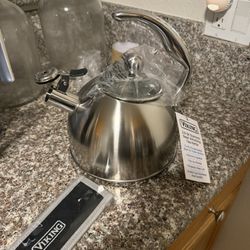 Viking 2.6-Quart Stainless Steel Kettle with 3-Ply Base