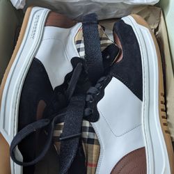 Burberry High Top sneakers 