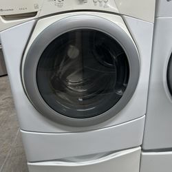 Whirlpool Duet Washer On Pedestal 