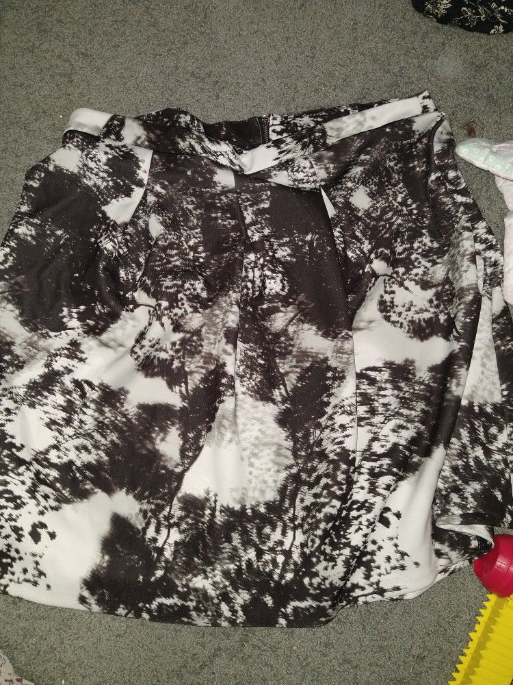 Size 18 Black And white Skirt