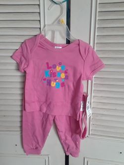 New baby clothes 6 -9 months y socks 9 1-8