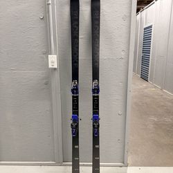 Black smoke Wolf skis with Forty bindings