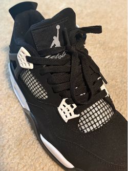 Air Jordan 4 white thunder