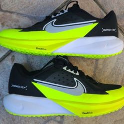 NIKE  Kids Shoes Size 3.5 Y , Like New 