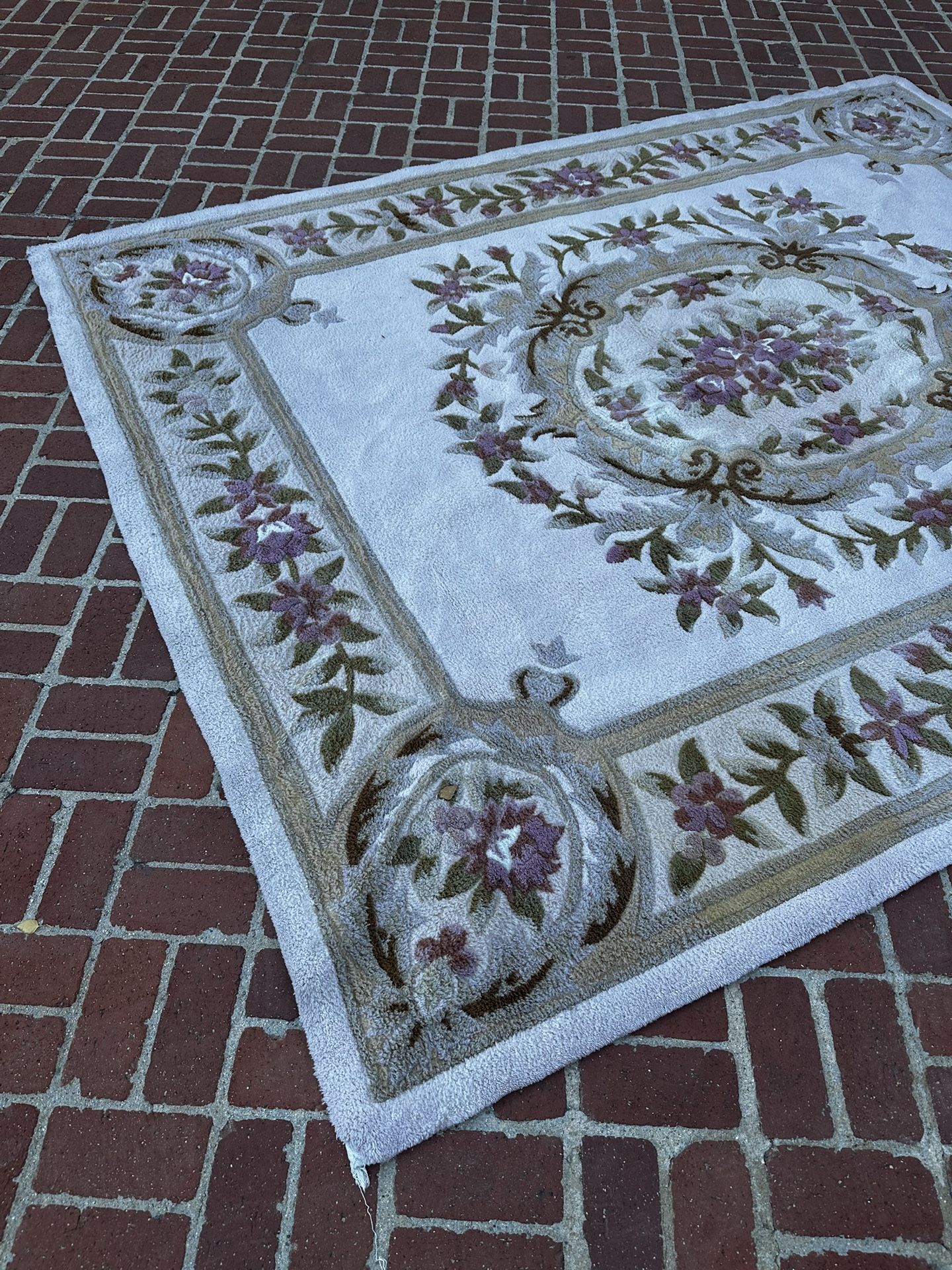 AREA RUG - Floral Wool