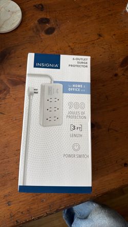 Insignia 6-Outlet Surge Protector