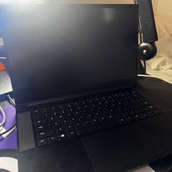 Razer Blade 15inch (2021 Intel i7-9750H NVIDIA GeForce RTX 2060)