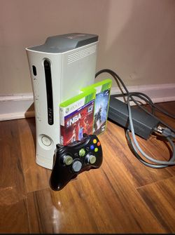 xbox 360 controller and 2 games 