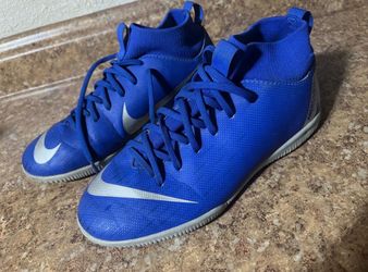 Boys Nike shoes size 3.5Y