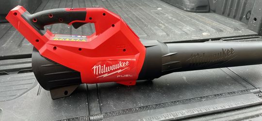 Milwaukee M18 FUEL Cordless Leaf Blower