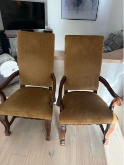 Dining chair with arms