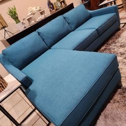 SOFA SECTIONAL COUCH REVERSIBLE CHAISE LIKE NEW IN VERY GOOD CONDITION 🚚🚛FREE DELIVERY 🚚 