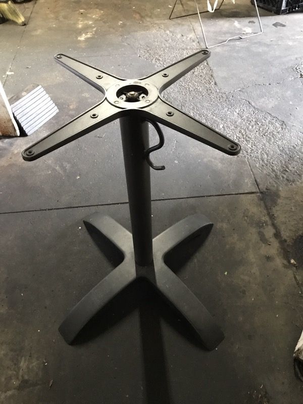 Table base (restaurant)