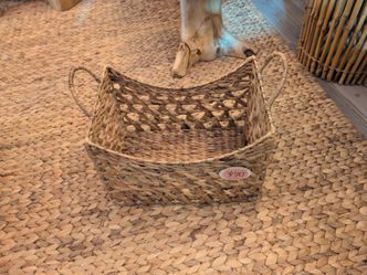 Medium wicker basket