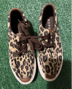 Women’s cheetah shoes size 8