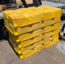 Spill containment platforms