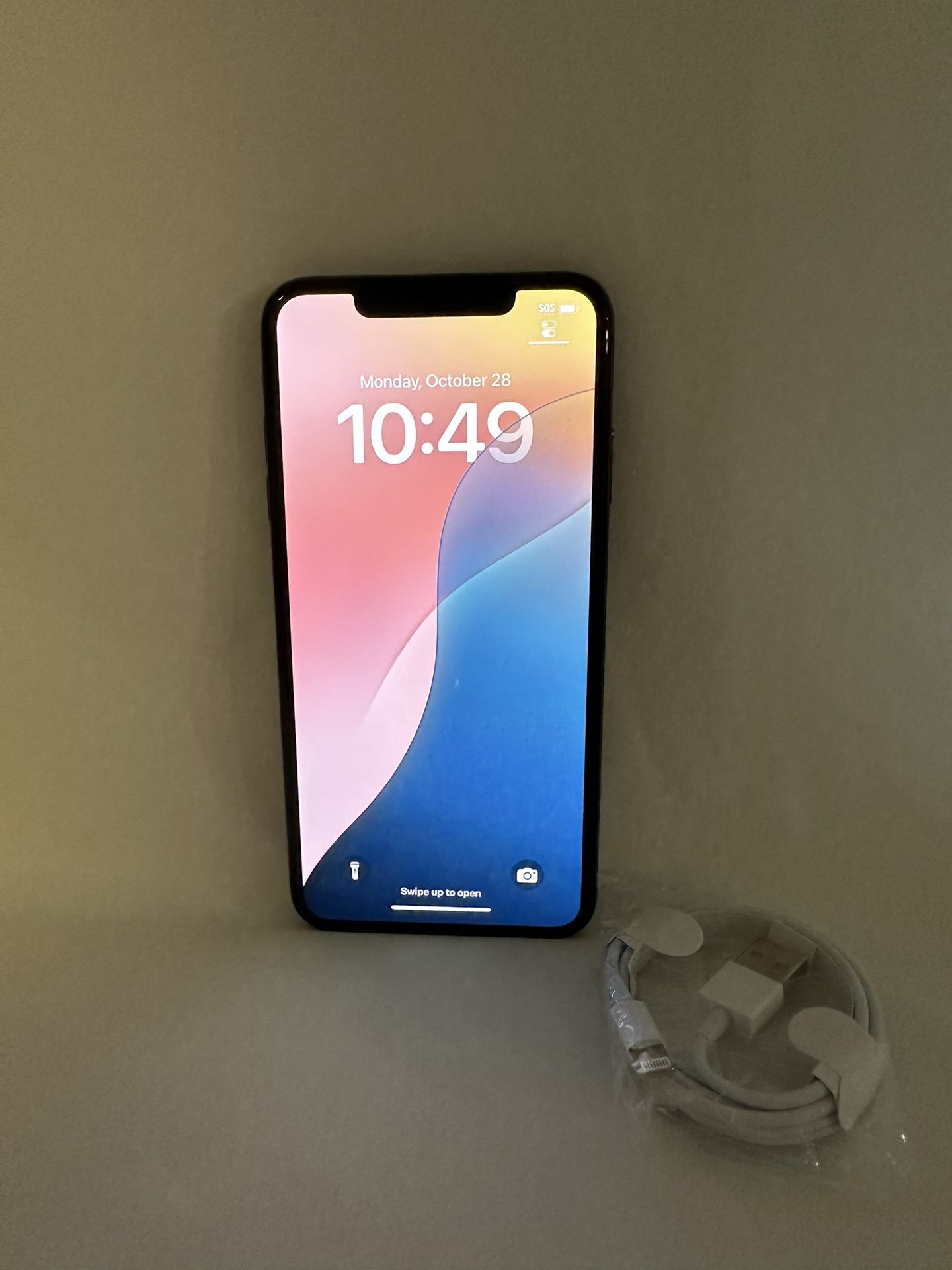 Apple iPhone XR 64 GB W/ Face ID Unlocked EXCELLENT CONDITION