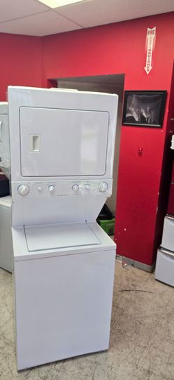 Washer and dryer stacables electric