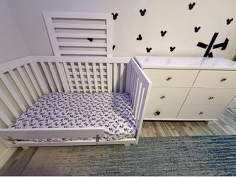 Crib/toddler bed with mattress with matching drawer set