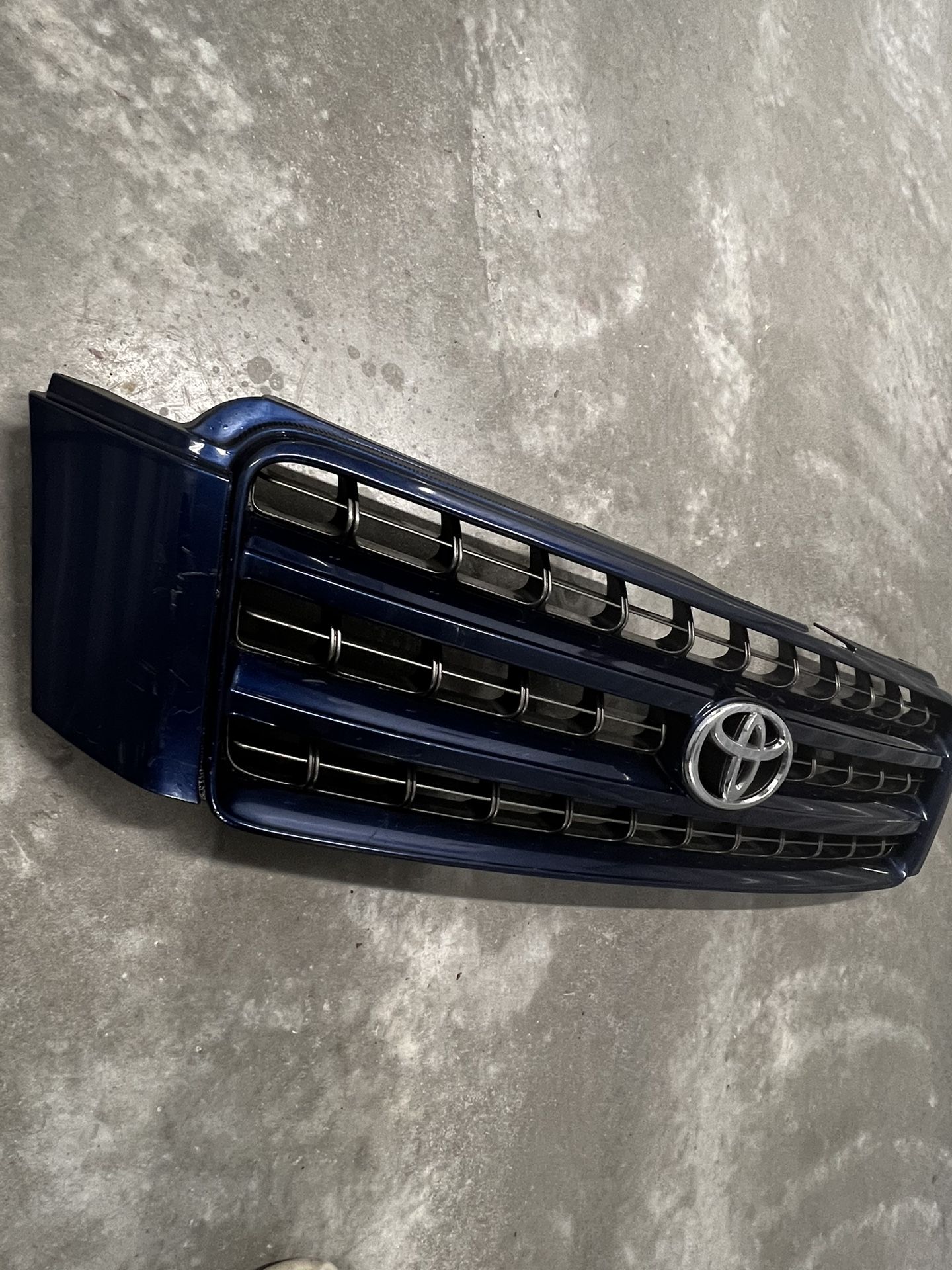 2001 to 2003 Toyota Highlander Front Upper Grille Grill With Emblem OEM