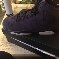 Retro 6 purple size 6 1/2