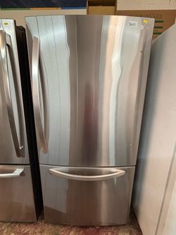 PRE-OWNED LG 33” BOTTOM FREEZER REFRIGERATOR