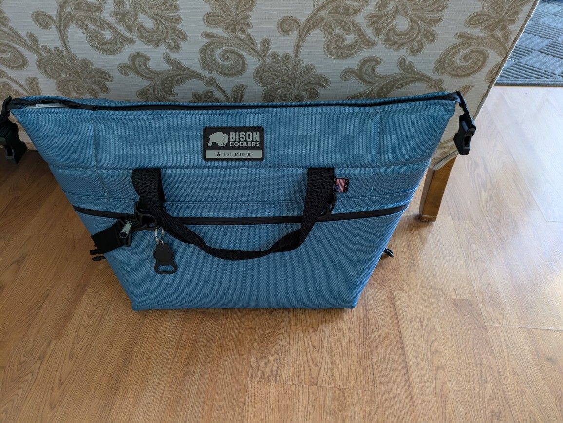 Bison 24 Can Softpac Cooler