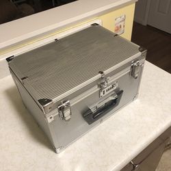 Nintendo Gamecube Intec Silver Hard Shell Aluminium Console Carrying Case