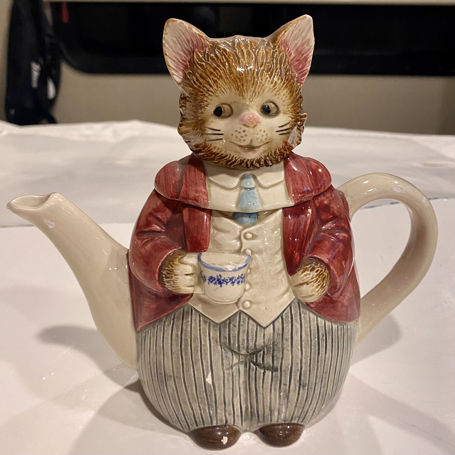 Vintage Otagiri Japan Tea Pot Hand Painted Porcelain Mother Cat Teapot 7"