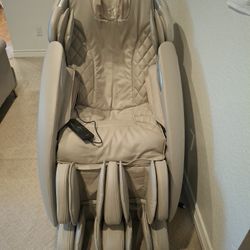 Osaki 4000XT Massage Chair - Fully Functional (Zero Gravity / Heat Therapy)
