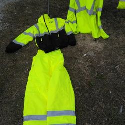 JACKETS AND BIBS. READ DETAILS