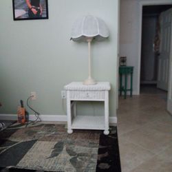 Wicker End table with Wicker Lamp