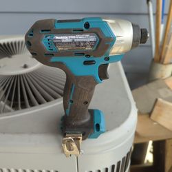 Makita Dt03