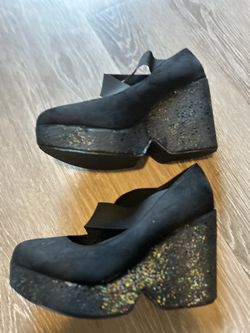 Women’s Black Pumps