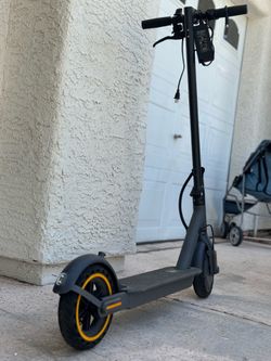 NAVIC Electric Scooter w/ Charger - Great Condition